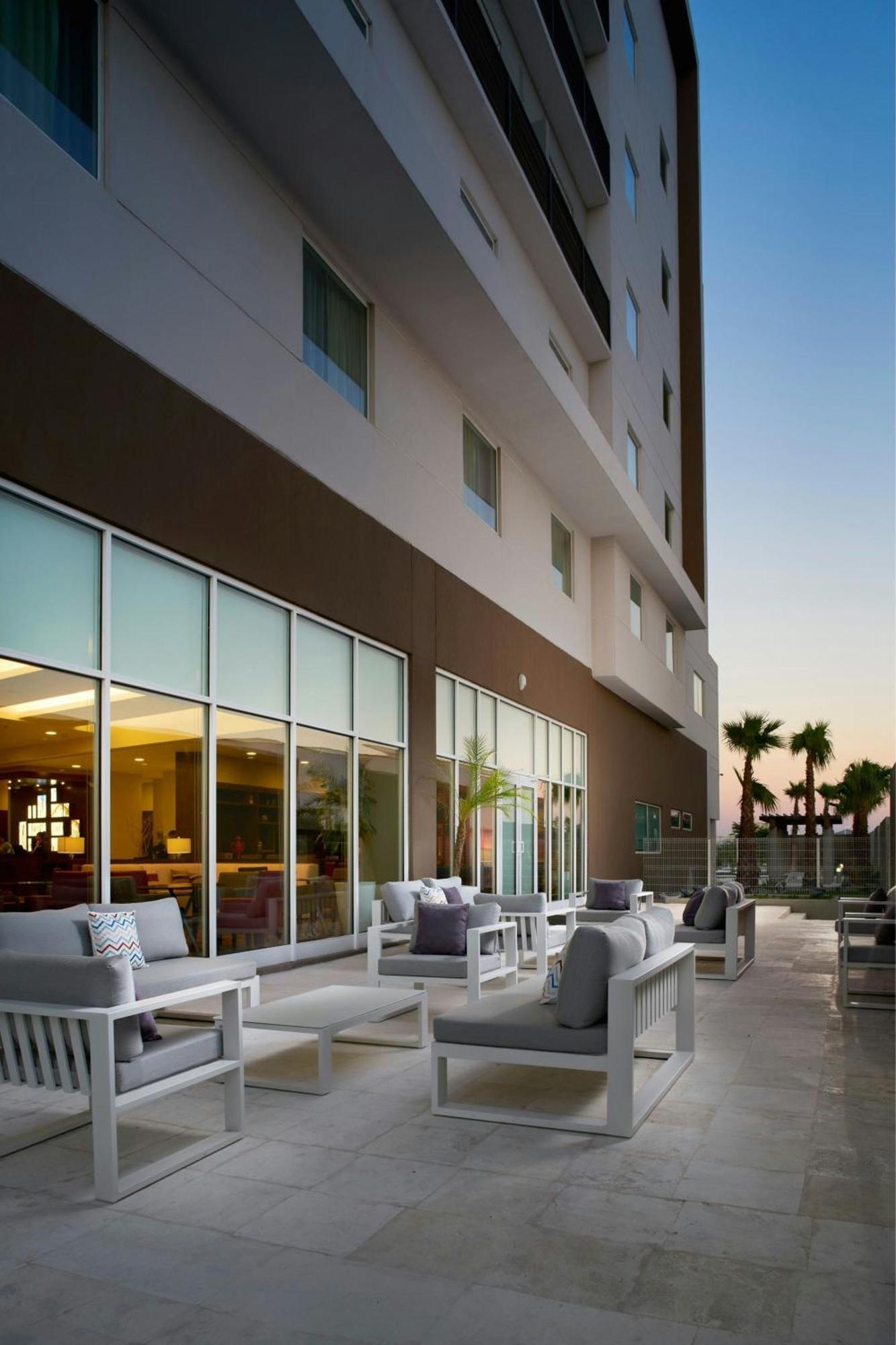 Courtyard By Marriott Hermosillo Hotel Exterior photo